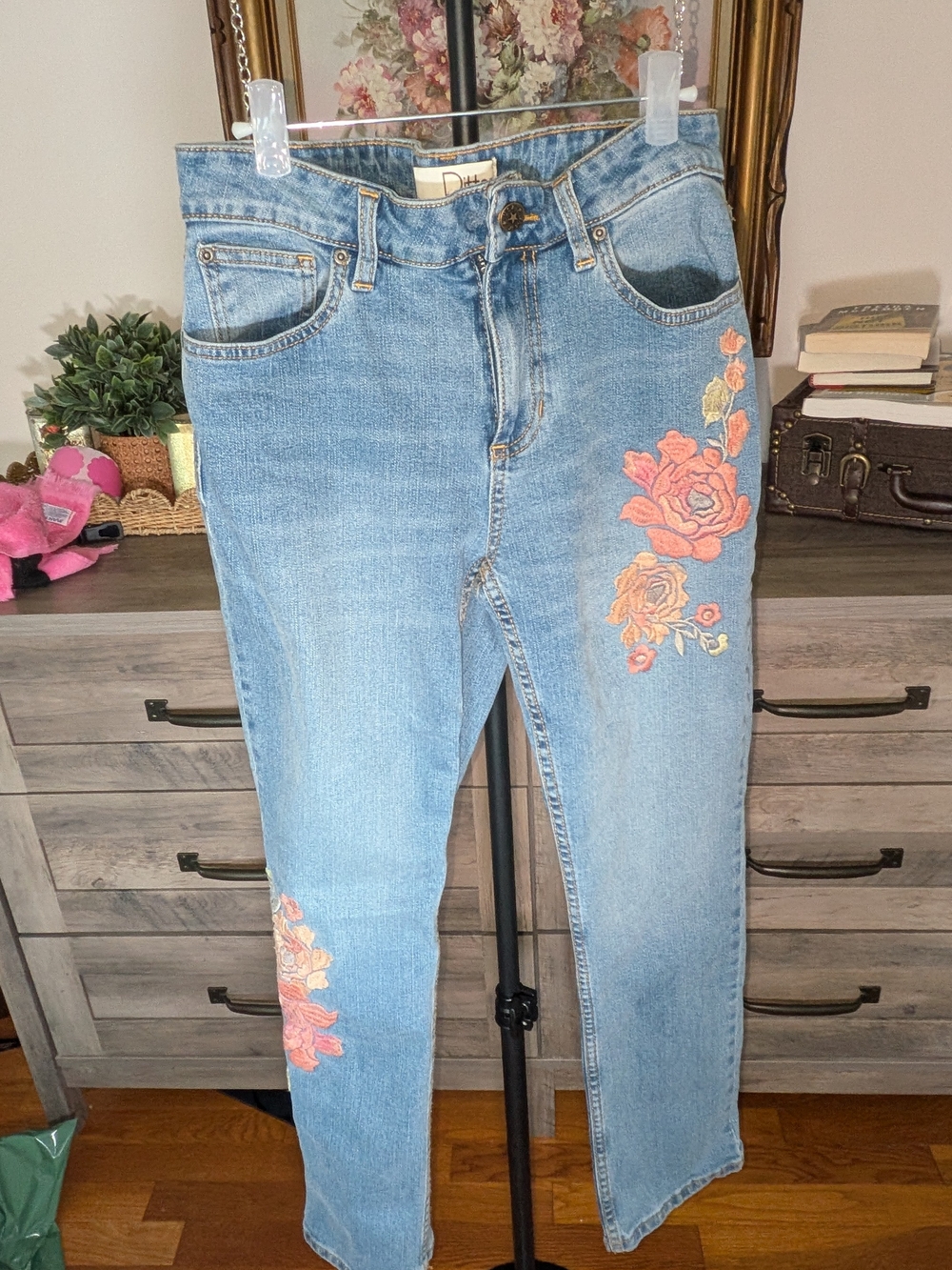 Dittos Embroidered Floral Jeans Size 8 Light Wash Straight Leg Denim